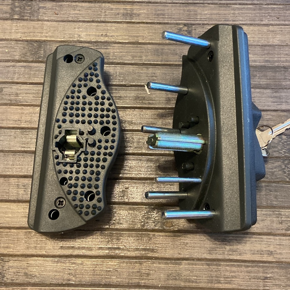 Regal Keyed Trigger Gun Lock For Rifles And Shotguns - Picture 4 of 7